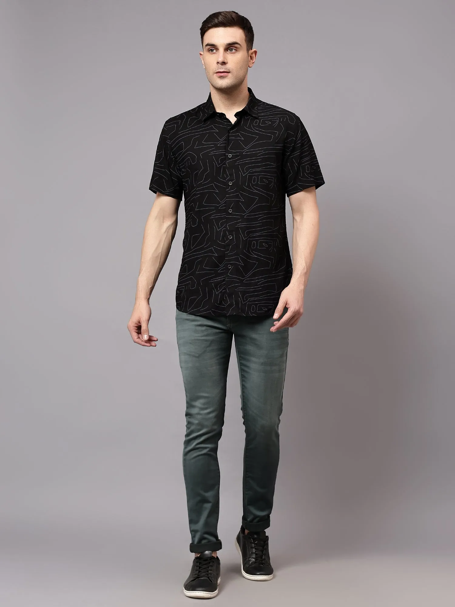 Men's Black Casual Geometric Print Half sleeve Shirt