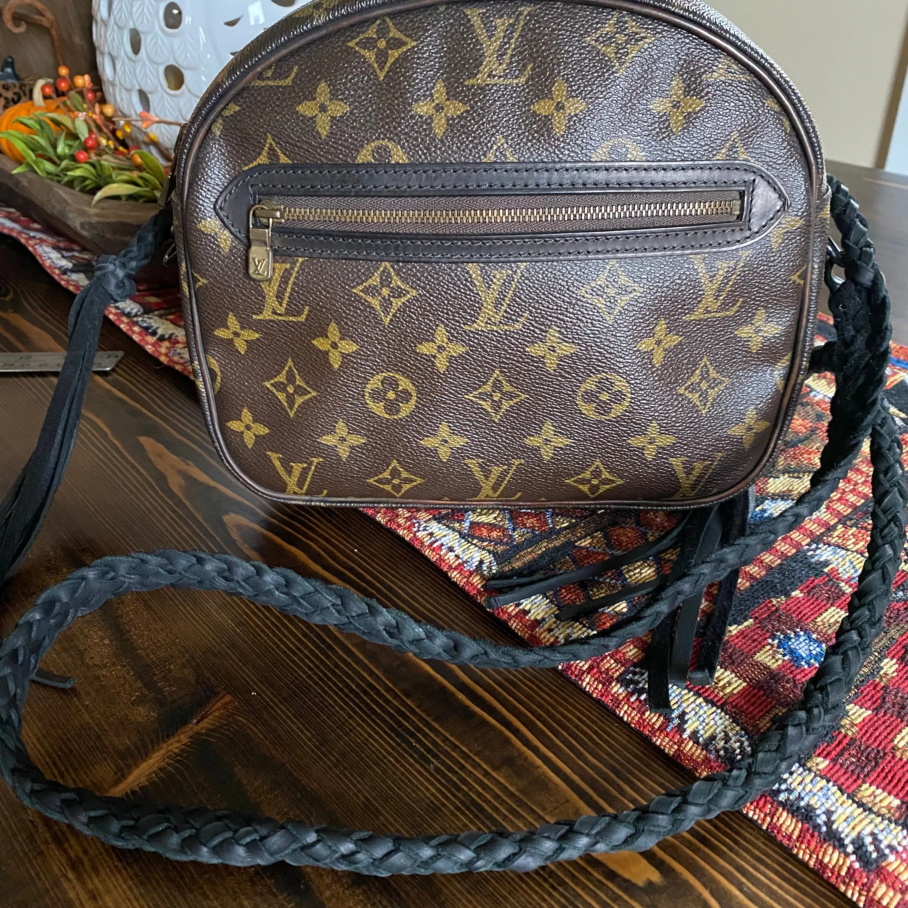 The Cockatiel - Vintage Monogram in Black Crossbody